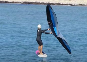 NAGRADA OD 200 EURA Surfer izgubio krilo za jedrenje između Bola i Hvara!