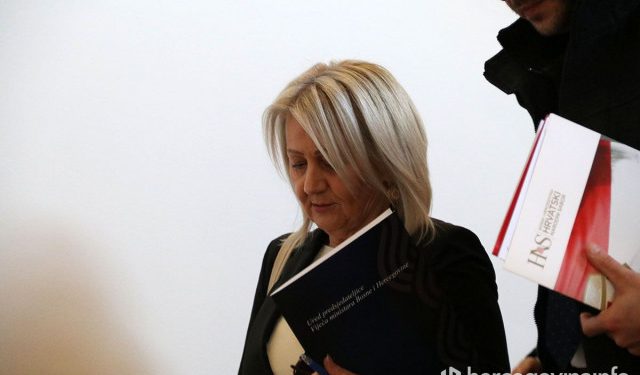 NAKNADE ZA 11 MJESECI Savjetnici Borjane Krišto dobili 35.800 KM, poznati iznosi i za nju i Tegeltiju