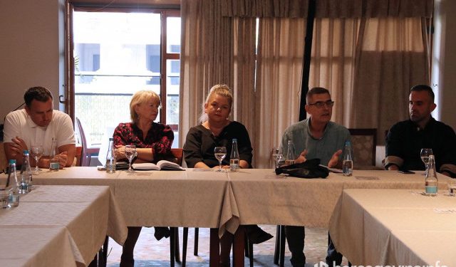 NAPLATA BEZ REGULACIJE U MOSTARU Prodaju neuređen parking i mjesta kojih nema