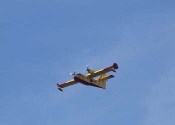 NOVI POŽAR U KAŠTELIMA Kanaderi i vatrogasci bore se s vatrenom buktinjom