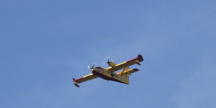 NOVI POŽAR U KAŠTELIMA Kanaderi i vatrogasci bore se s vatrenom buktinjom