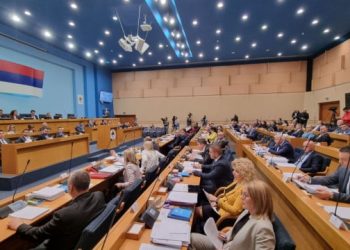 NSRS vratila grb sa dvoglavim orlom i himnu Bože pravde