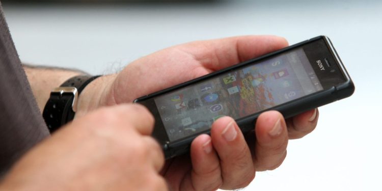 Na mobitele Hrvata stigla SMS poruka koju malo tko želi pročitati: ‘Mogući su problemi’