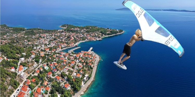 Nagrada je 200 eura: Tko je vidio krilo koje je izgubio surfer između Hvara i Brača?