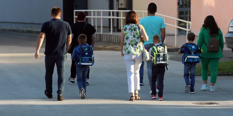 Najavljene prve demografske mjere: Novčana pomoć roditeljima trebala bi rasti, evo koliko