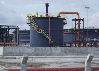 Najveća afrička rafinerija nafte traži sirovu naftu iz Libije – Reuters – RT Africa