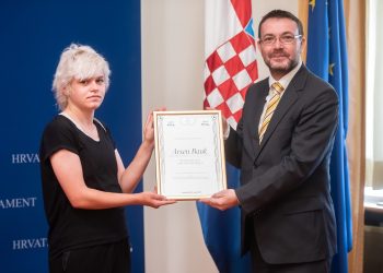 Nakon lezbijke godine Bauk ima novu titulu: Postao je ‘životni partner desetljeća’