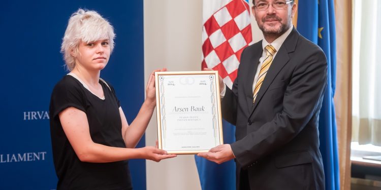 Nakon lezbijke godine Bauk ima novu titulu: Postao je ‘životni partner desetljeća’