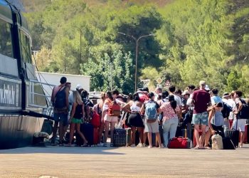 Nasamarena sam od taksista. Navukao me i naplatio vožnju do luke, a poslije saznam da smo imali autobus u cijeni katamarana!