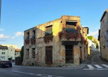 Neke zgrade nose ratne rane i nakon 3 desetljeća