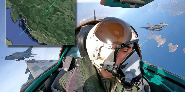 Nepoznati zrakoplov nenajavljeno ušao u Hrvatsku, odmah ga presreli naši lovci!