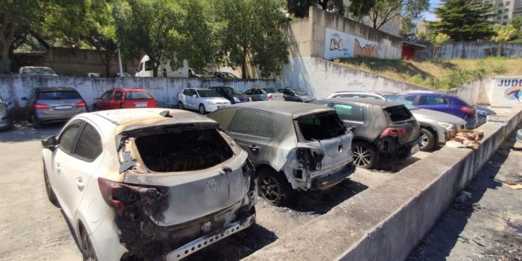 Netko je podmetnuo požar? Javila se policija o zapaljenim autima na Pujankama