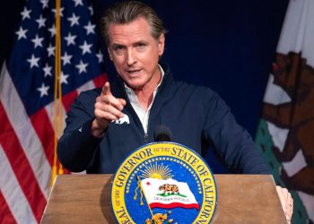 Newsom poziva dužnosnike Oaklanda da pooštre ‘ekstremnu’ politiku koja ograničava policijske potjere