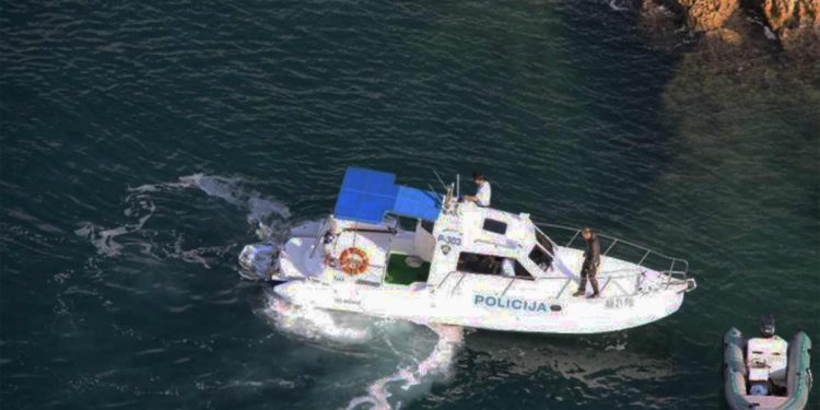 Nizozemcu 405 eura kazne zbog glisiranja 160 m od obale kd Pule