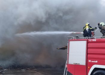 Nove informacije s požarišta u Kaštelima. Jedan vatrogasac završio u bolnici