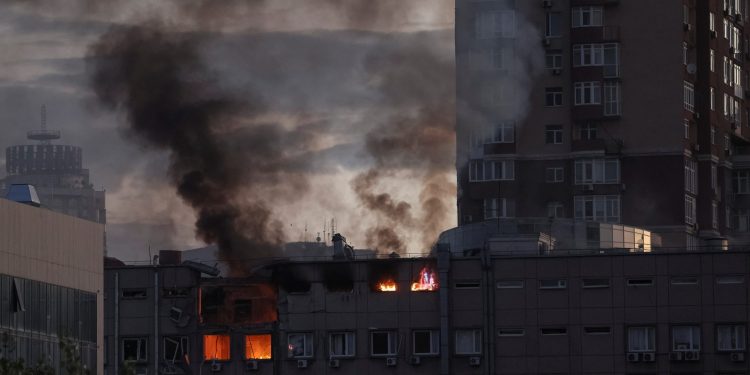 Novi veliki ruski zračni napadi na Ukrajinu. Kijev tvrdi da su gađali i dječju bolnicu