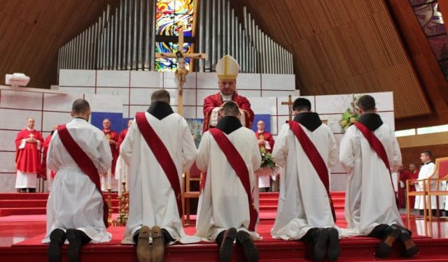 ODLUKA BISKUPA PALIĆA Novi raspored svećenika u Hercegovini