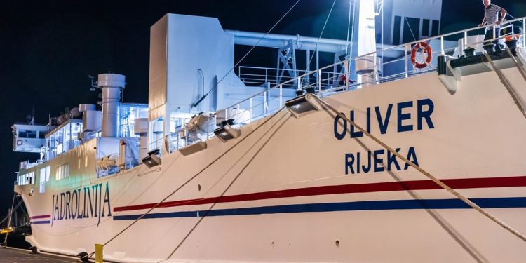 OGLASILA SE JADROLINIJA Na brodu Oliver se pokvario izmjenjivač topline kompresora zraka