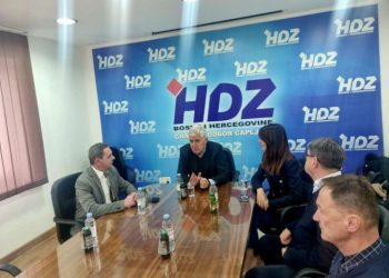 OHRABRUJE UMJESTO DA SMJENJUJE Čović obišao načelnika koji ima optužnicu