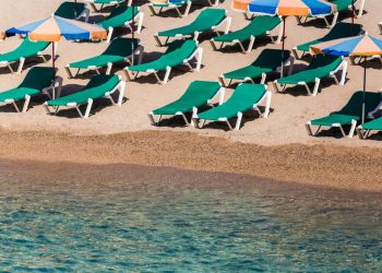 OKUPACIJA LEŽALJKAMA Grčka pokušava obuzdati kaos na svojim plažama