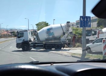 OPASNOST NA VUKOVARSKOJ “Kamionom je zatvorio sve tri trake, mogao je izazvati sudar”