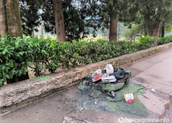 OSTALA SAMO HRPA PLASTIKE Izgorio kontejner kod parka Zrinjevac