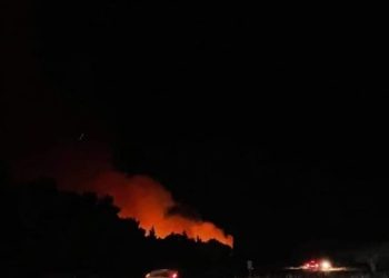 OZLIJEĐEN VATROGASAC Novi požar u Kaštelima, gorjelo i kod Zadra