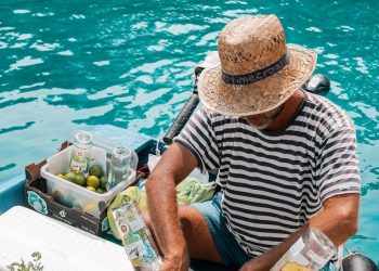 Obalom Šolte kruži misteriozni Talijan u brodiću. Ako ga sretnete, vi stvarno imate sreće