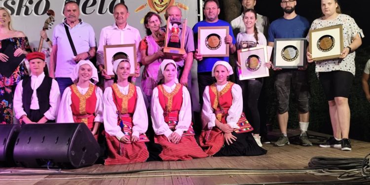 Održan je 18. Festival poljičkog soparnika u Dugom Ratu, nije ga propustio ni splitski gradonačelnik