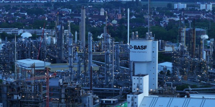 Ogromna eksplozija prijavljena u najvećoj njemačkoj kemijskoj tvornici — RT World News