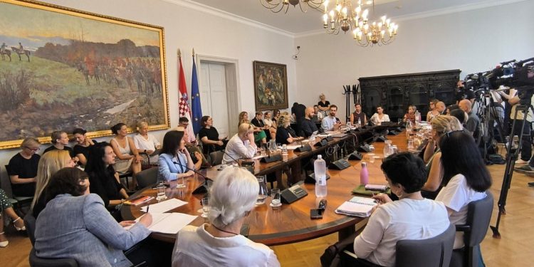 Okrugli stol: ‘Antirodni pokreti u Hrvatskoj stvaraju okvir za nasilje nad ženama’