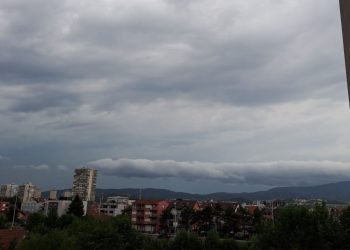 Oluja ide prema Zagrebu, neke dijelove Hrvatske već je zahvatio pljusak: ‘Uskoro prolom oblaka’