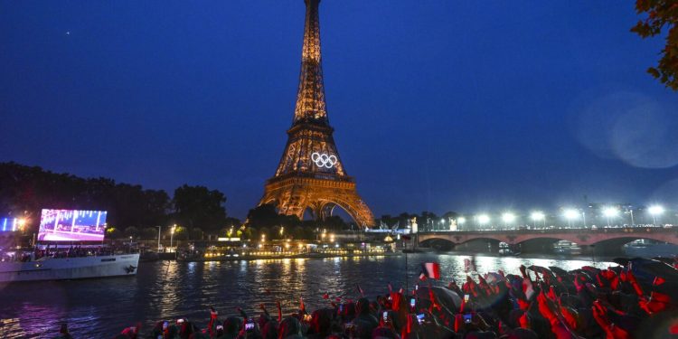 Otvaranje OI u Parizu: Macronov debakl kroz spoj dosadnog defilea i provokativnosti koja svađa ljude