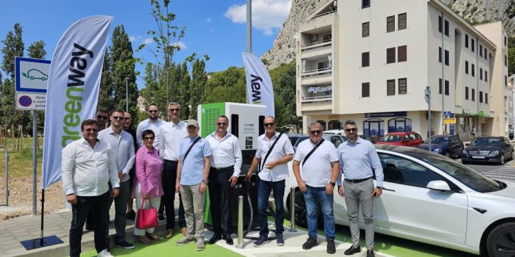 Otvorena prva ultra brza punionica u Gradu Omišu