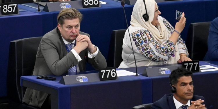 Ova desničarka želi pozvati svećenika da počisti Europarlamet: ‘To je moje pravo na religiju’