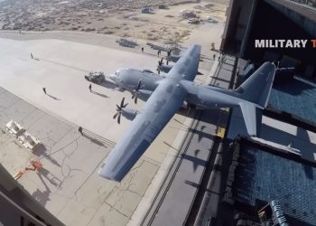 Ova grdosija nosi najveći američki top: Zovu ga smrtonosni Ghostrider, zapalio je nebo raketama