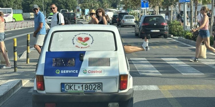 Ovo auto je u Splitu privlačilo poglede prolaznika, svi su u čudu zurili