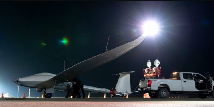 Ovo je američki dron koji može letjeli danima