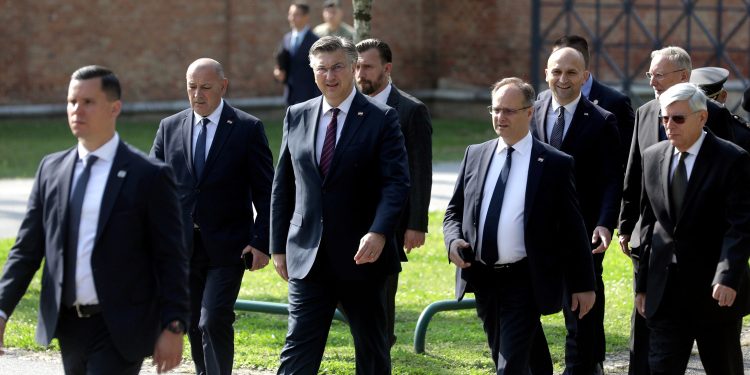 Ovo je tajanstveni trojac koji Plenkoviću čuva leđa: Djeluju iz sjene i vrlo su mu važni