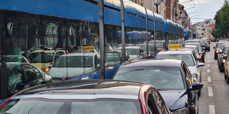 Ovo su razlozi zbog kojih trošite previše goriva: Stručnjak objasnio najčešće probleme