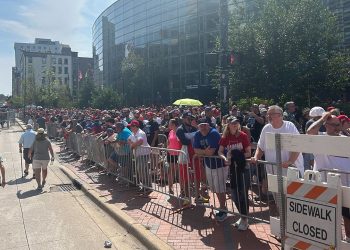 POGLEDAJTE: Tisuće su se okupile u gradu Michiganu na prvom Trumpovom skupu nakon neuspjelog pokušaja atentata