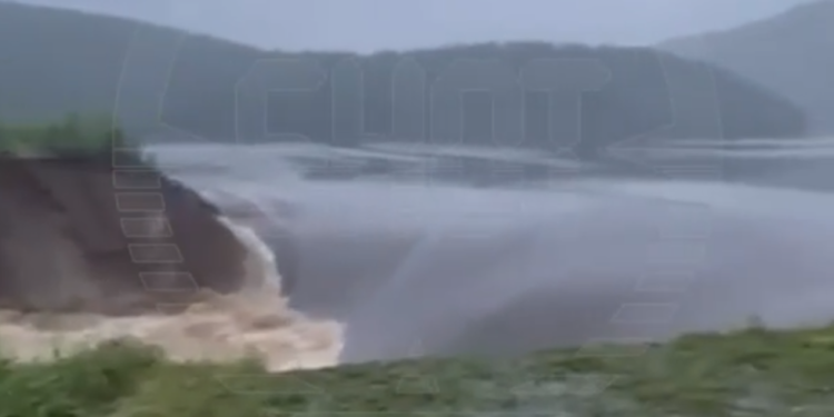 POGLEDAJTE rušenje brane na ruskom južnom Uralu — RT Rusija i bivši Sovjetski Savez