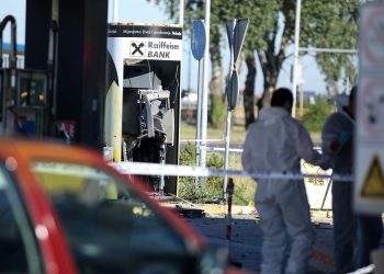 POKRAJ BENZINSKE Netko je raznio bankomat u Zagrebu, posvuda su krhotine | NACIONAL.HR