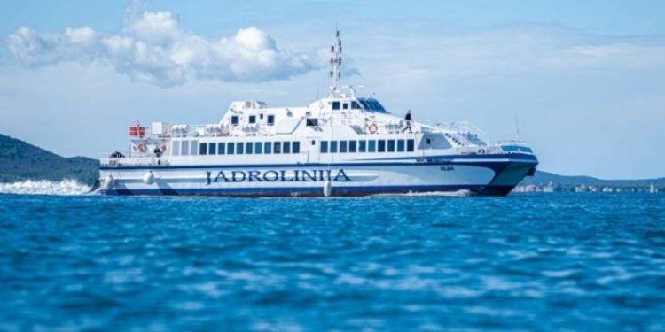 POMORSKA NESREĆA Ribarski brod udario u Jadrolinijin katamaran u dubrovačkoj luci Gruž