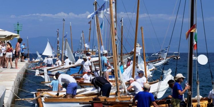 PONOS POMORSKE BAŠTINE Završena 16. Smotra i regata tradicijskih barki na jedra u Mošćeničkoj Dragi!