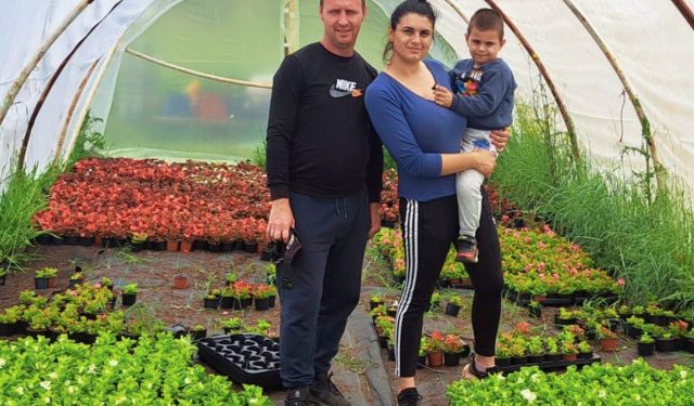 POSAO IM DOSLOVNO CVIJETA Sve je počelo prije 40 godina u Čapljini, danas od toga žive tri obiteljske generacije