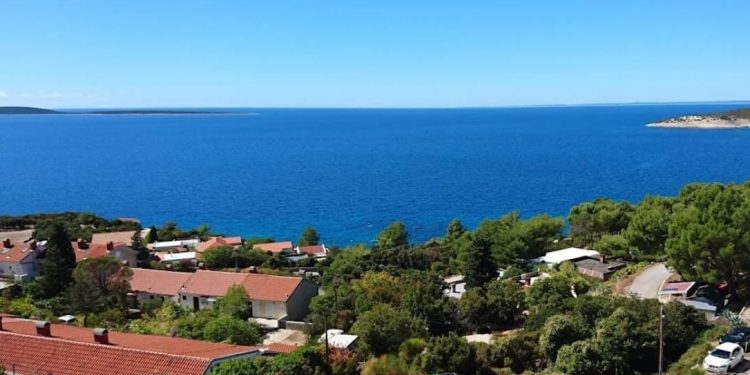 POŽAR AUTA NA DUGOM OTOKU Ozlijeđen zadarski gradski vijećnik