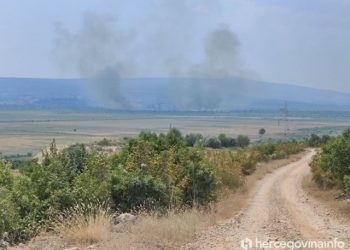 POŽAR NA MOSTARSKOM BLATU Ugašen dio prema Ljutom Docu, borba sa dijelom koji se širi prema Međinama