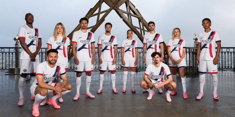 PSG, drugi predstavljeni dres: inspiriran je Eiffelovim tornjem