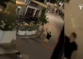 PUCNJAVA U MURTERU Dobili smo snimku muškarca koji puca u zrak, dok ga ljudi hvataju, a nakon pucnjave bježe!